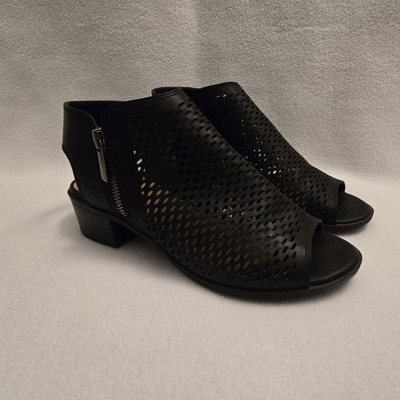Soda Black Mesh Mule Sandals. Size 8 - Picture 1 of 15